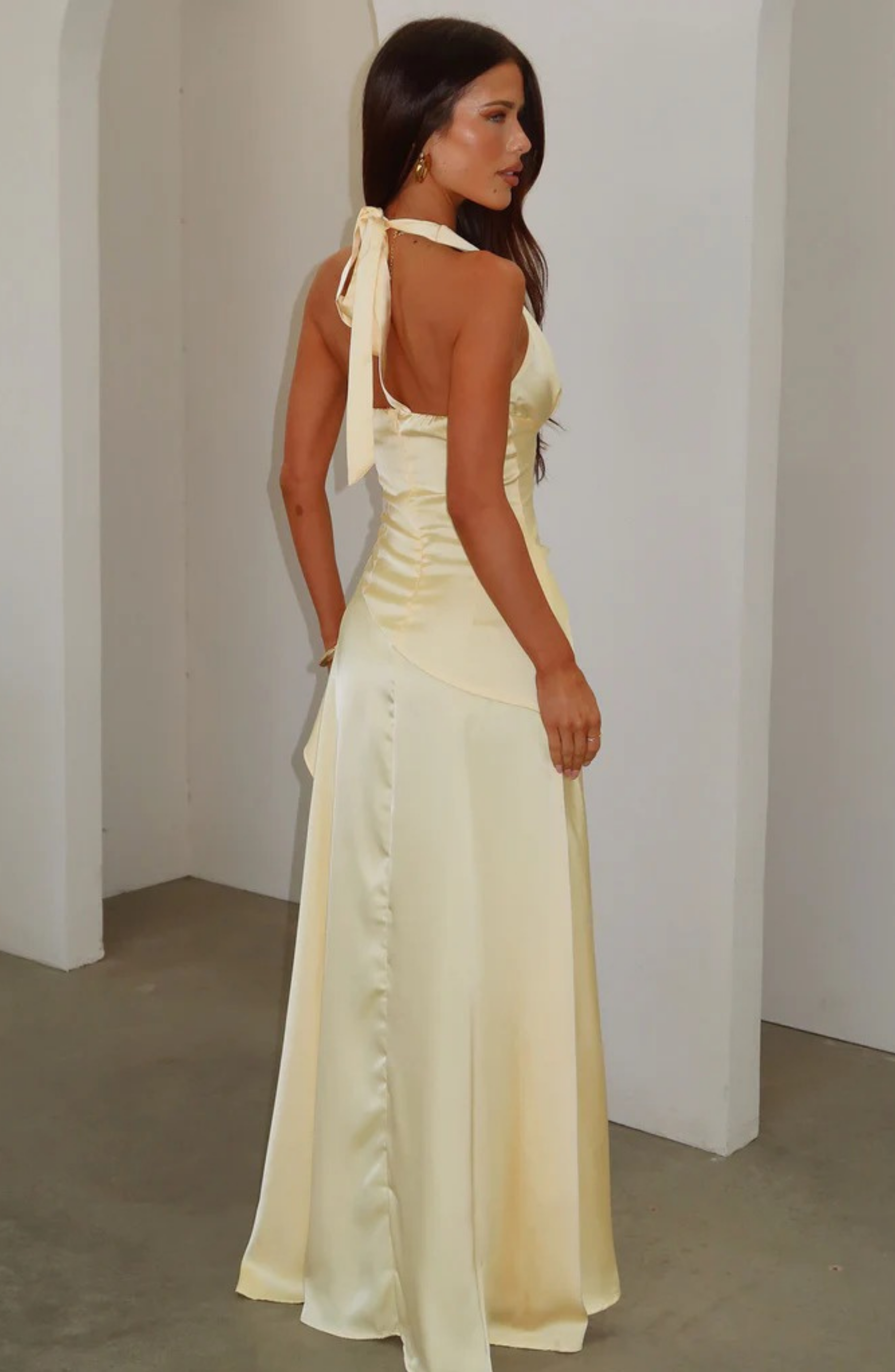 Beatrice Silk Maxi-Kleid Frontansicht mit Seiden-Optik | Saliénne