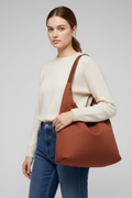 Novira Hobo-Handtasche aus Premium Veganleder - Saliénne Damen-Accessoires