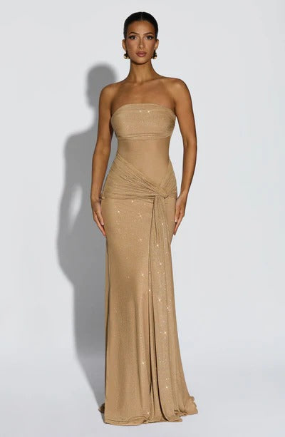 Delilah Maxi-Kleid Frontansicht mit zeitloser Eleganz | Saliénne