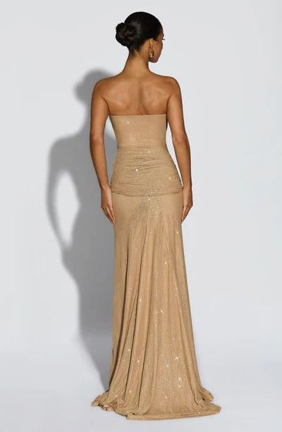 Delilah Maxi-Kleid Rückansicht mit schmeichelhaftem Cut | Saliénne